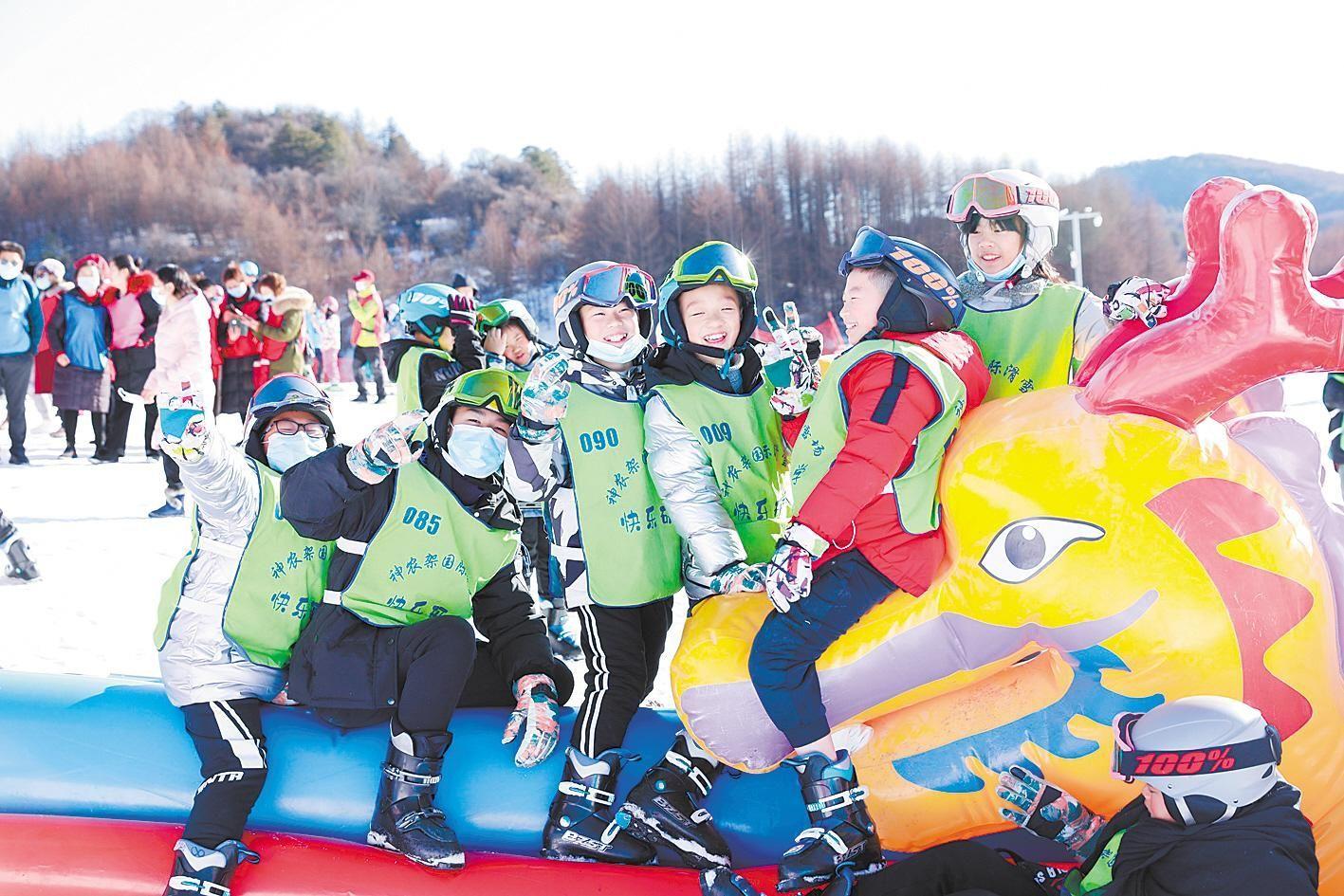 冰雪天气导致多列火车延误停运 武汉火车站旅客大规模滞留